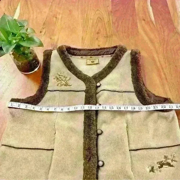 Vintage Oversized  Nature Tone Beige Fleece Button Down Vest with Faux Fur - Picture 9 of 12
